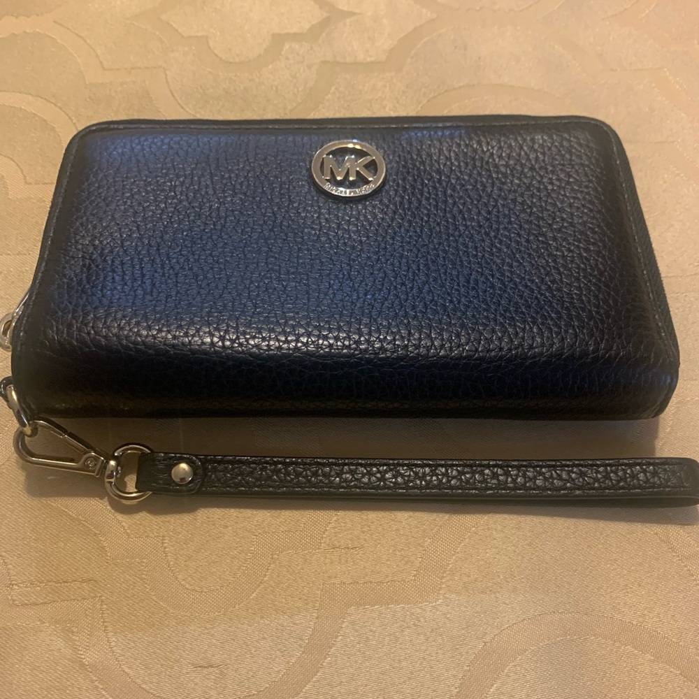 Michael Kors Phone Wallet